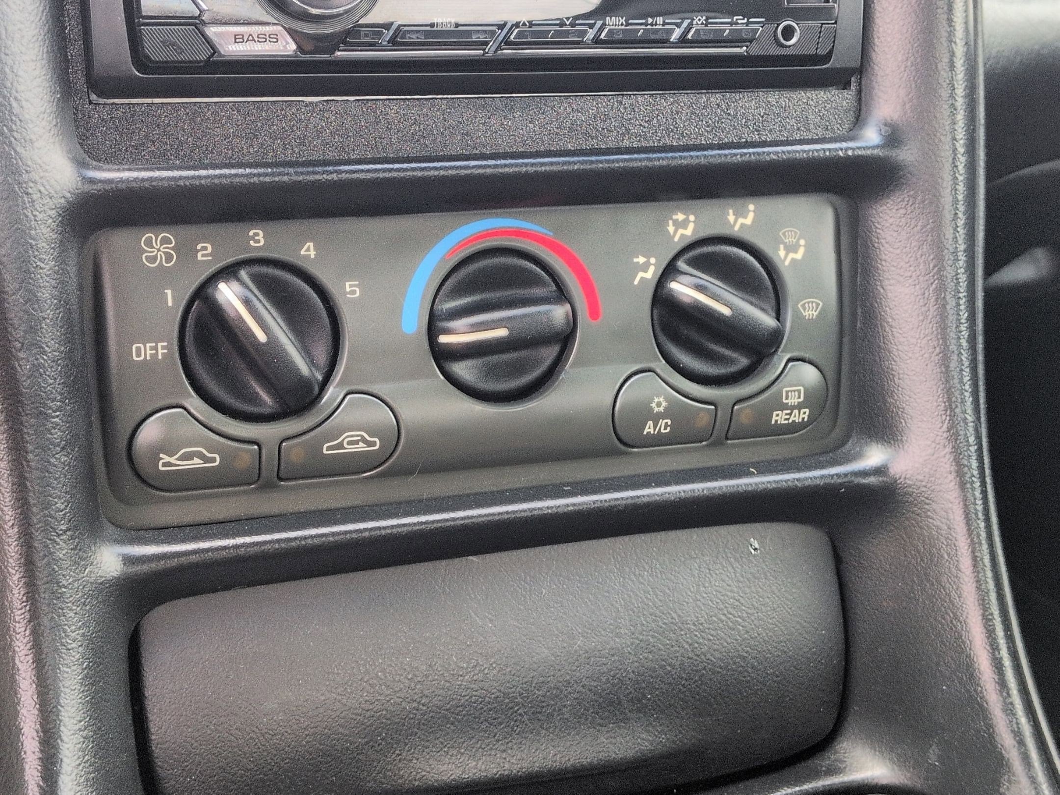 2001 Chevrolet Corvette BASE 2DR C
