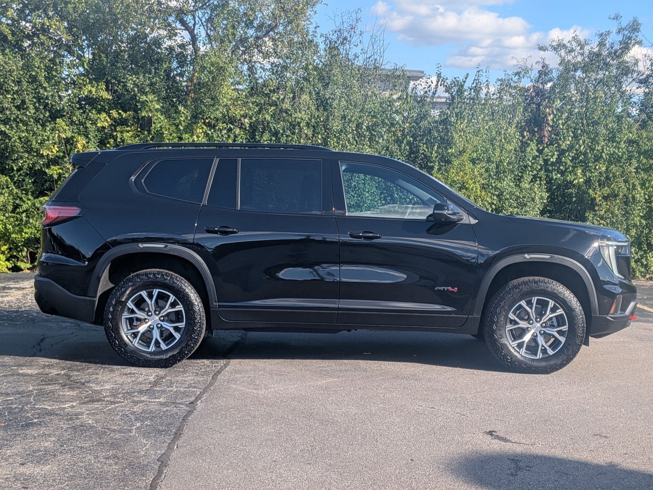 2024 GMC Acadia AT4