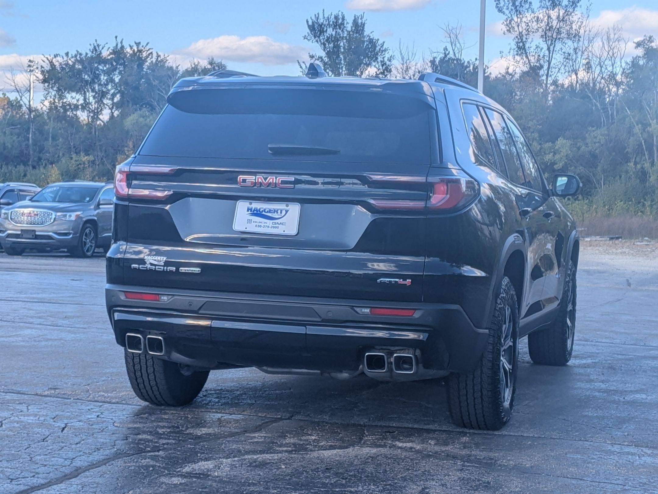 2024 GMC Acadia AT4