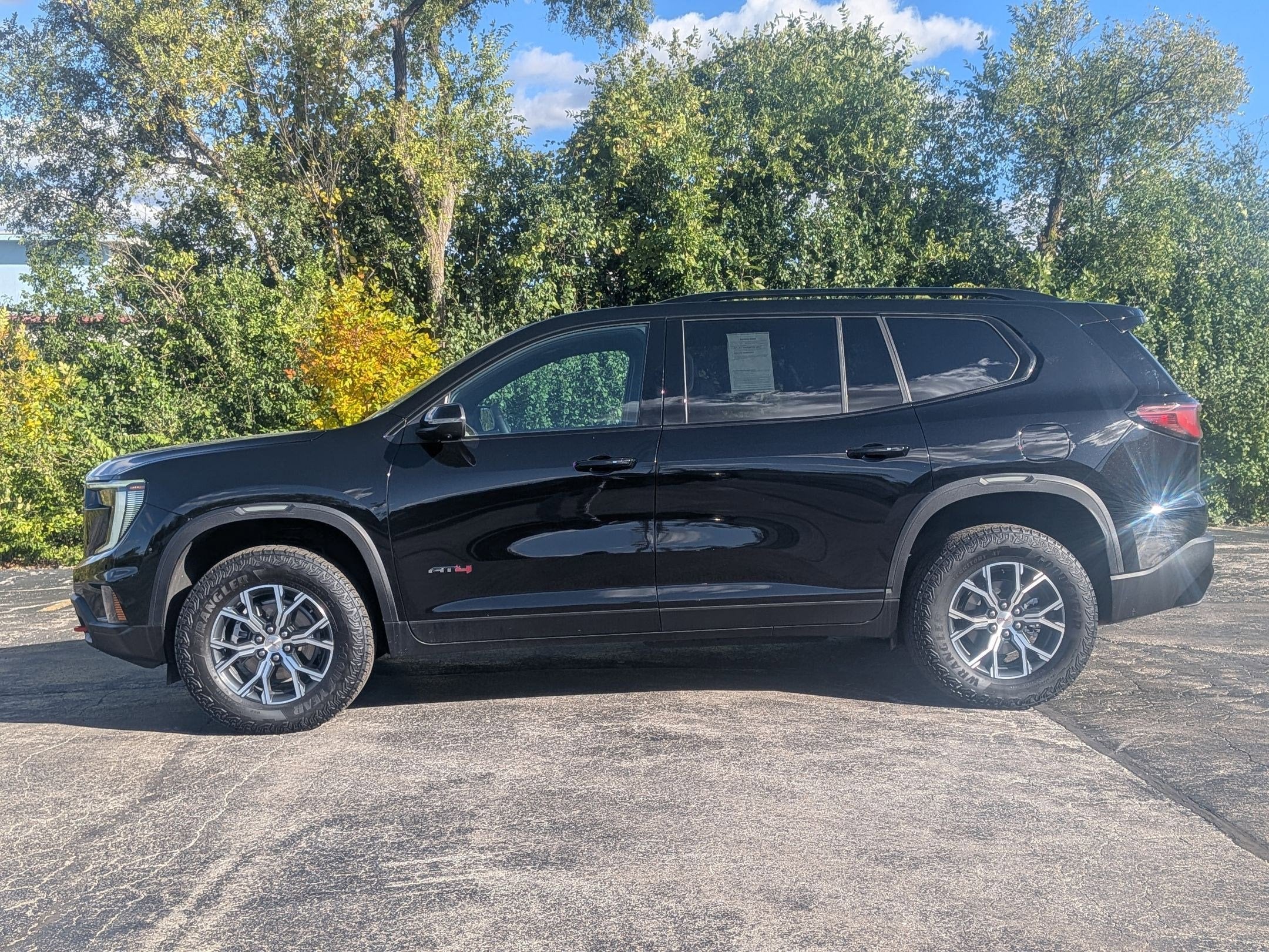 2024 GMC Acadia AT4