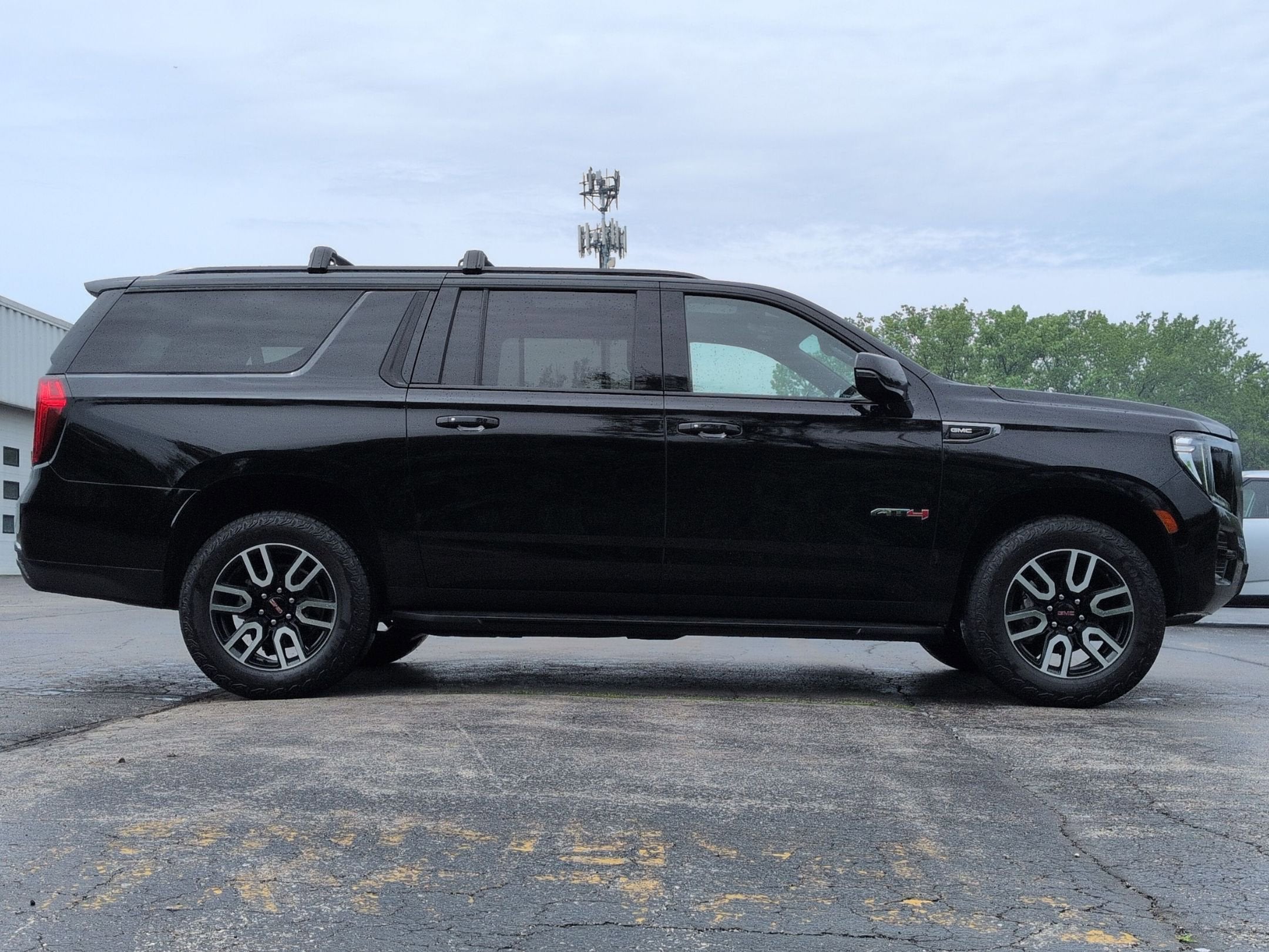 2023 GMC Yukon XL AT4