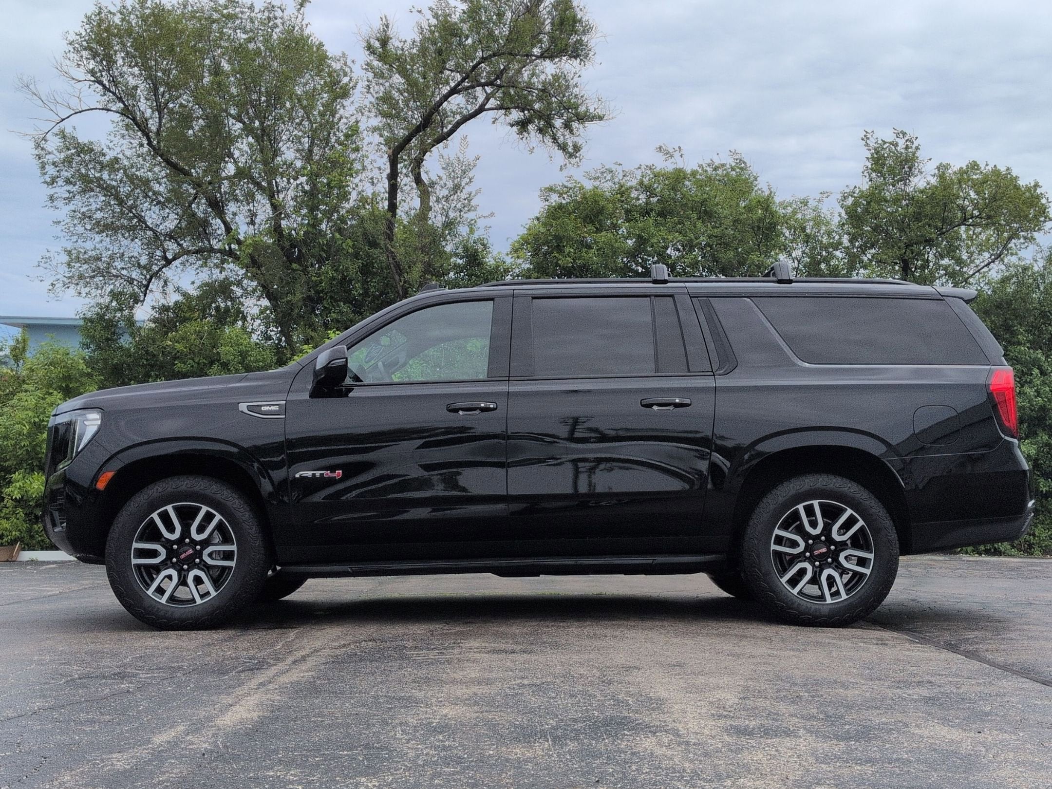 2023 GMC Yukon XL AT4