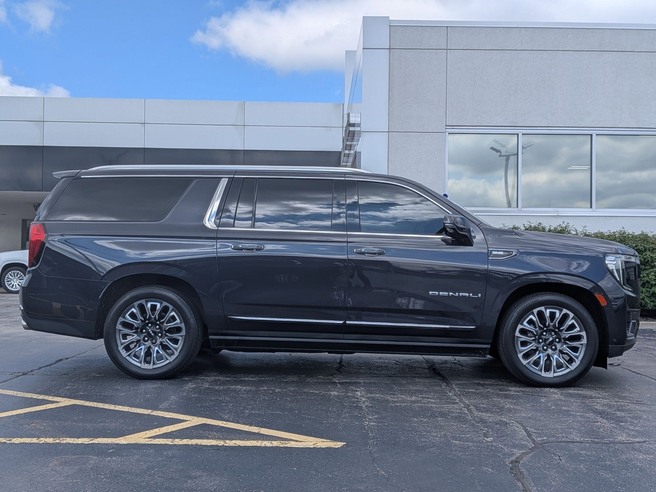 2023 GMC Yukon XL Denali Ultimate