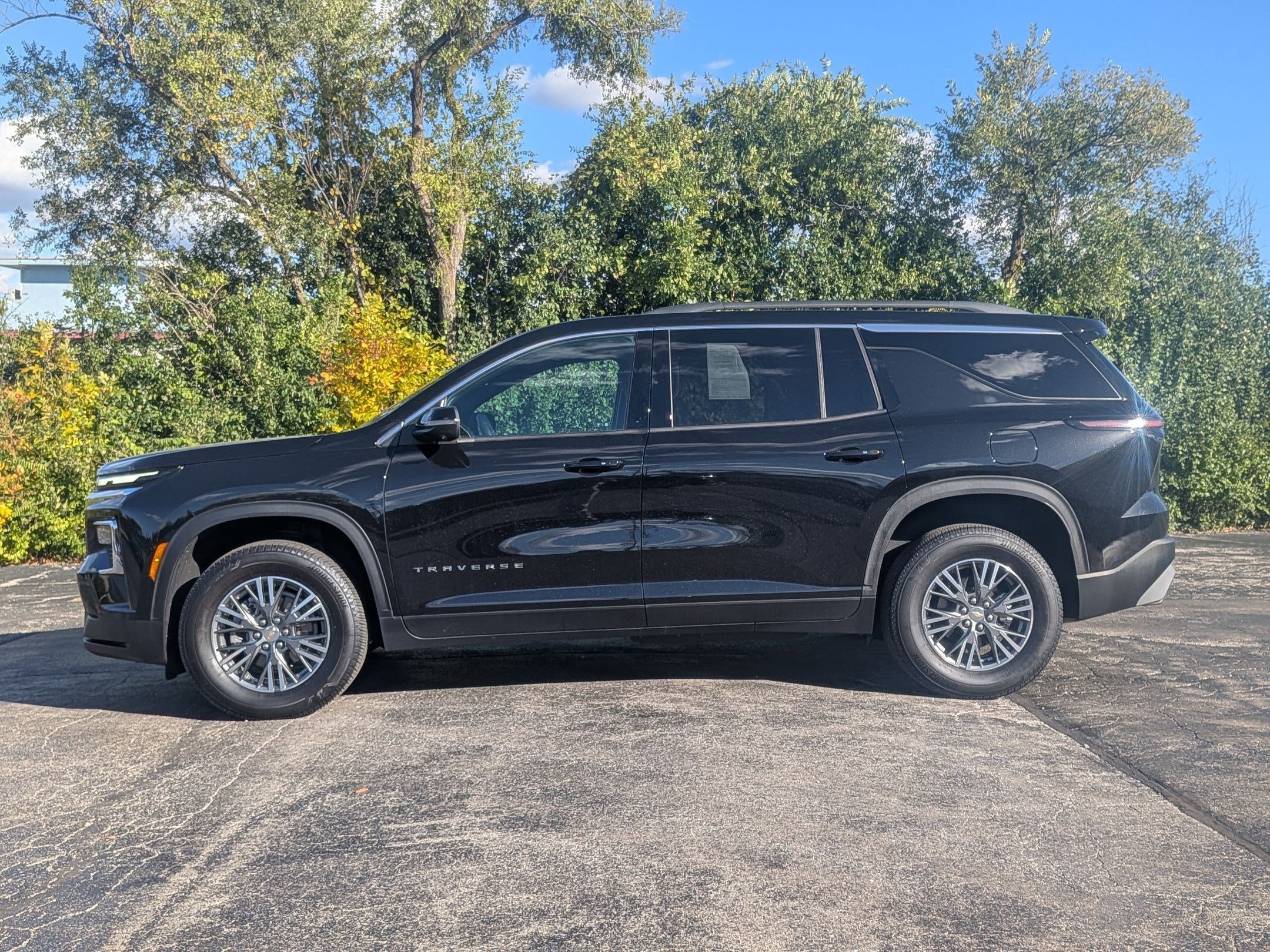 2024 Chevrolet Traverse LT