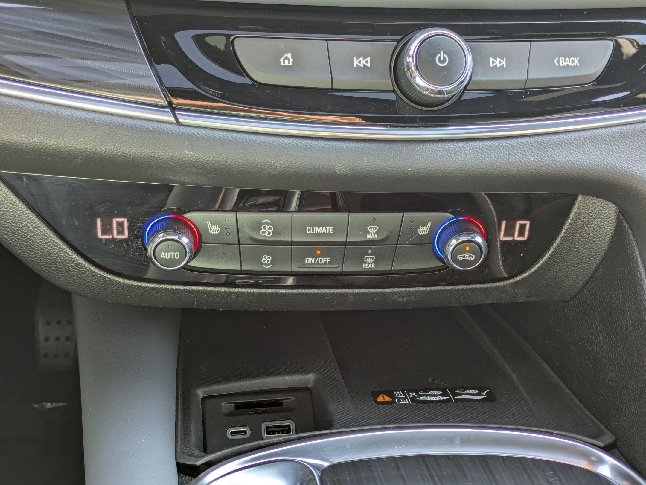 2024 Buick Enclave Essence