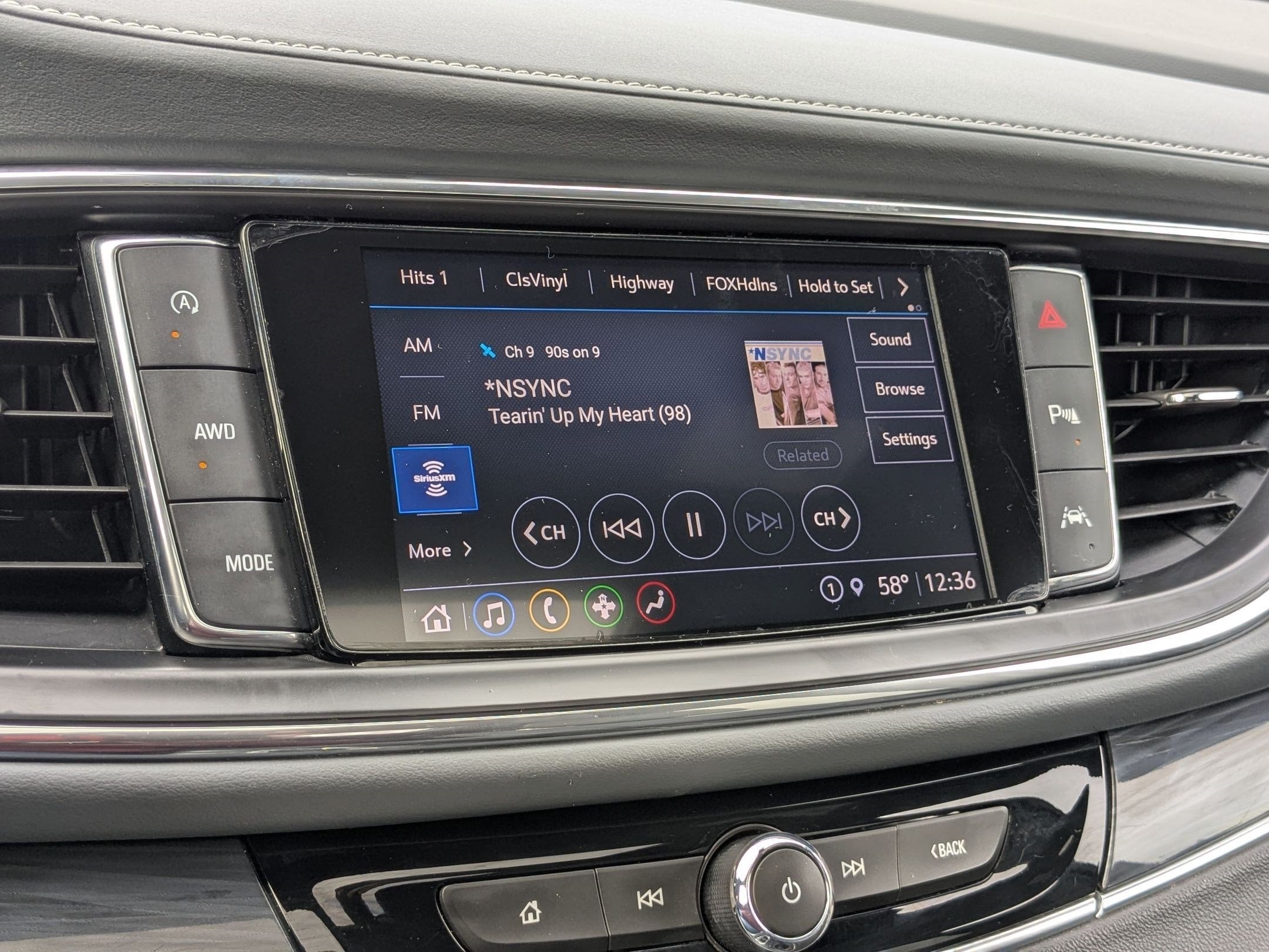 2022 Buick Enclave Essence