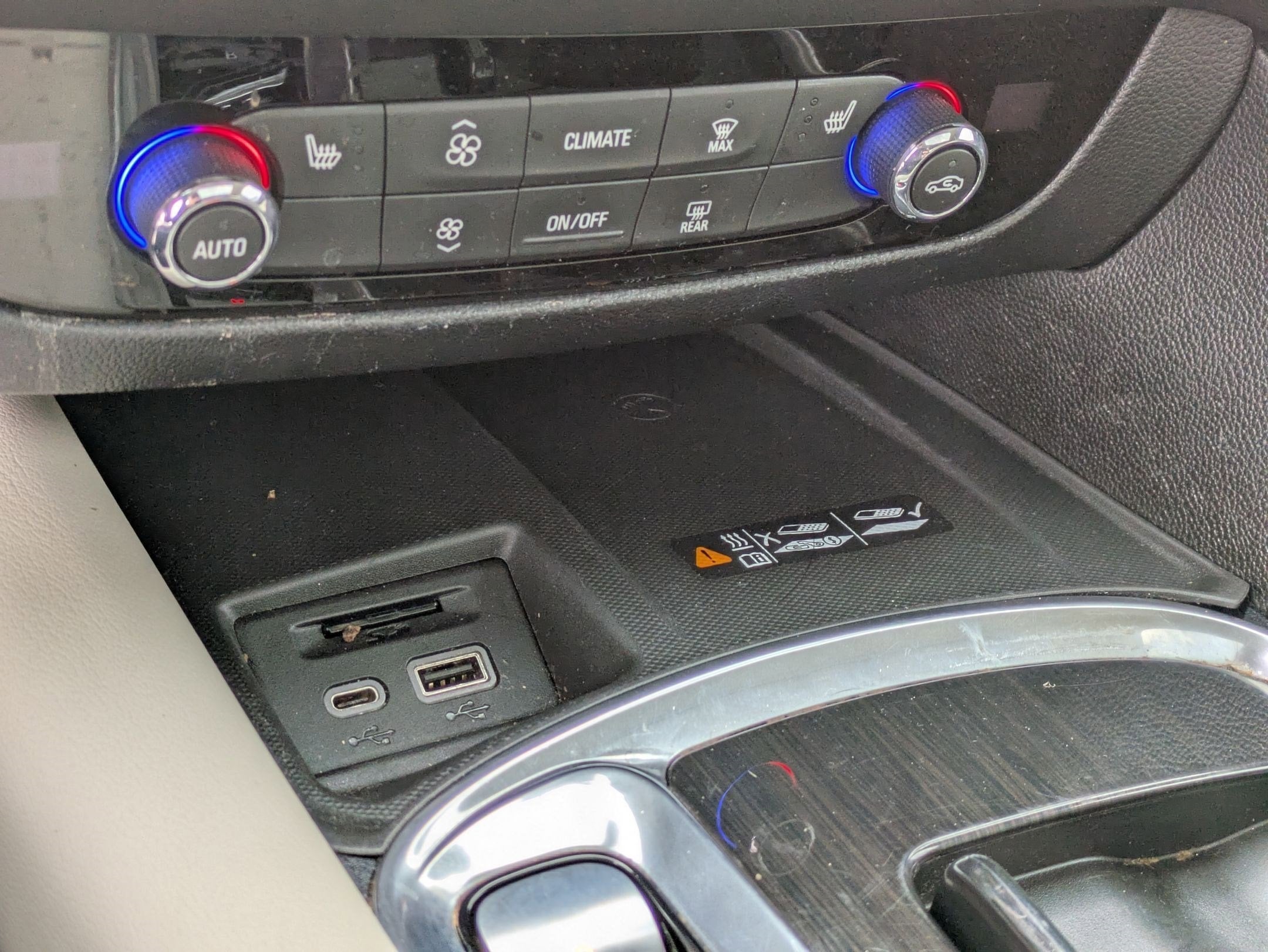 2022 Buick Enclave Essence