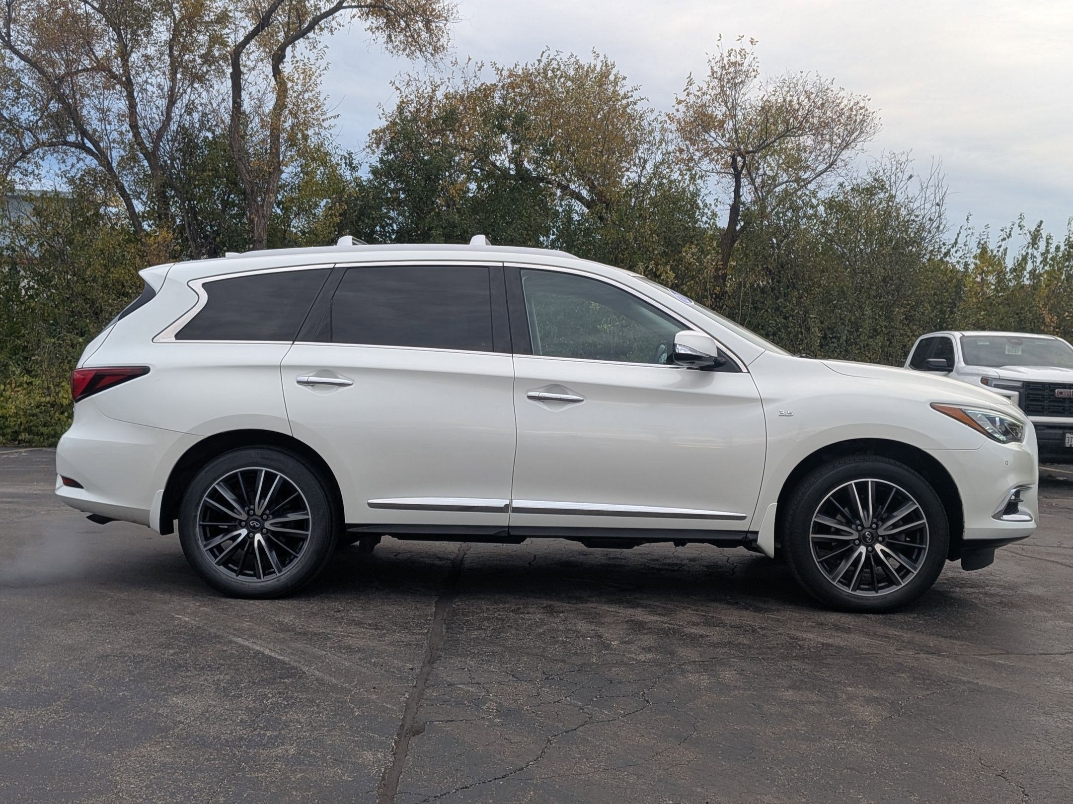 2019 INFINITI QX60 LUXE