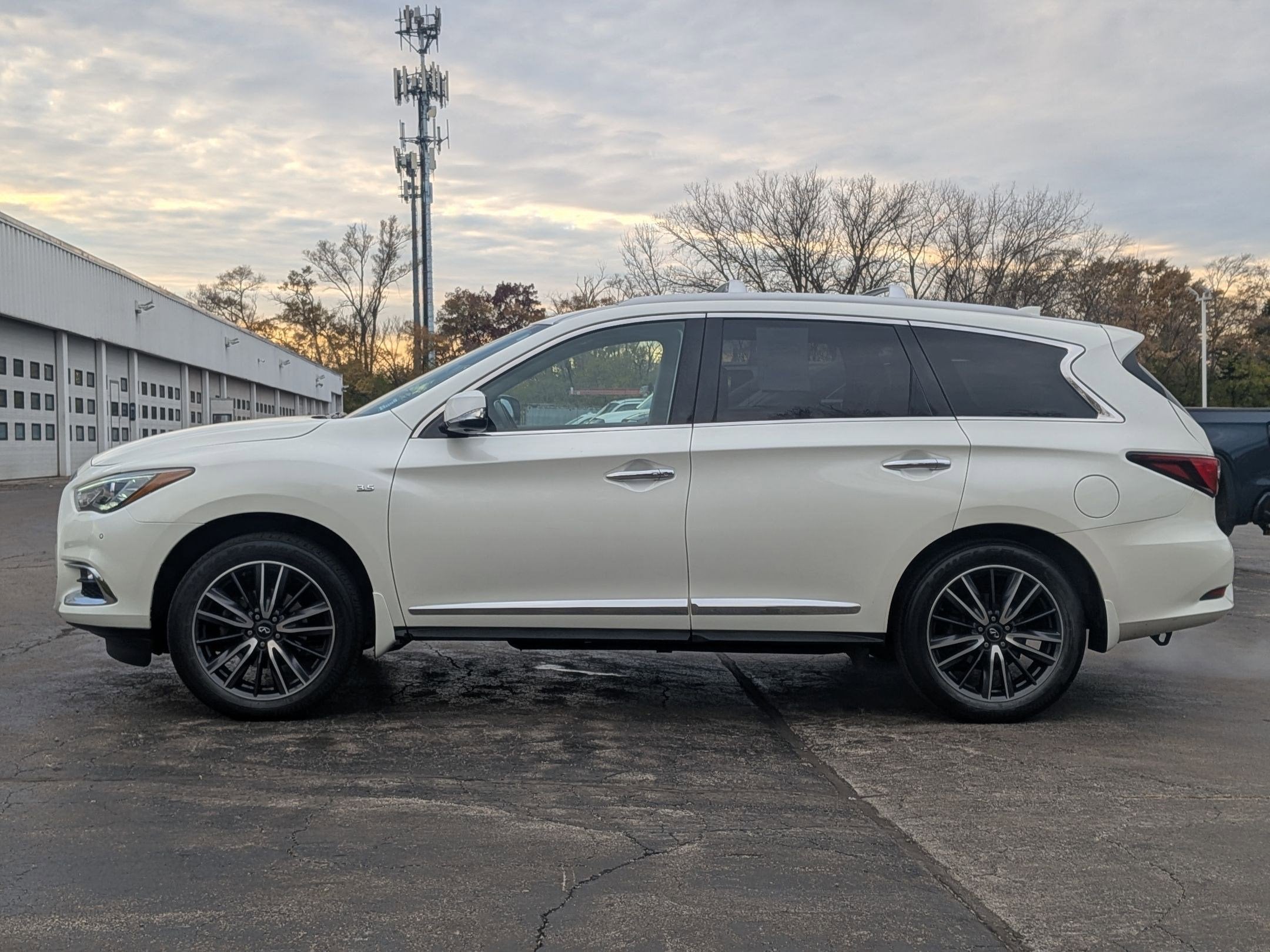 2019 INFINITI QX60 LUXE