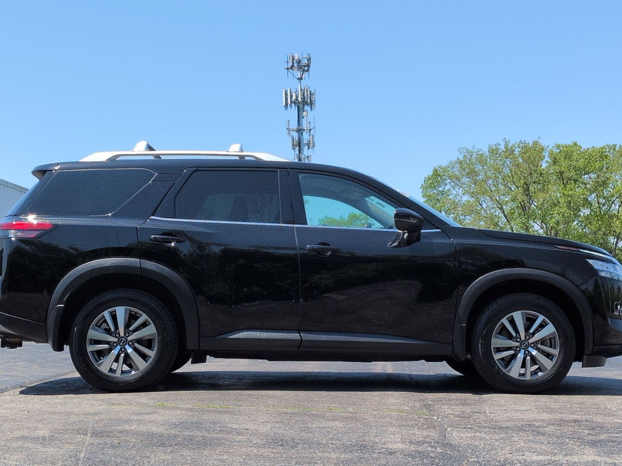 2022 Nissan Pathfinder SL 4WD