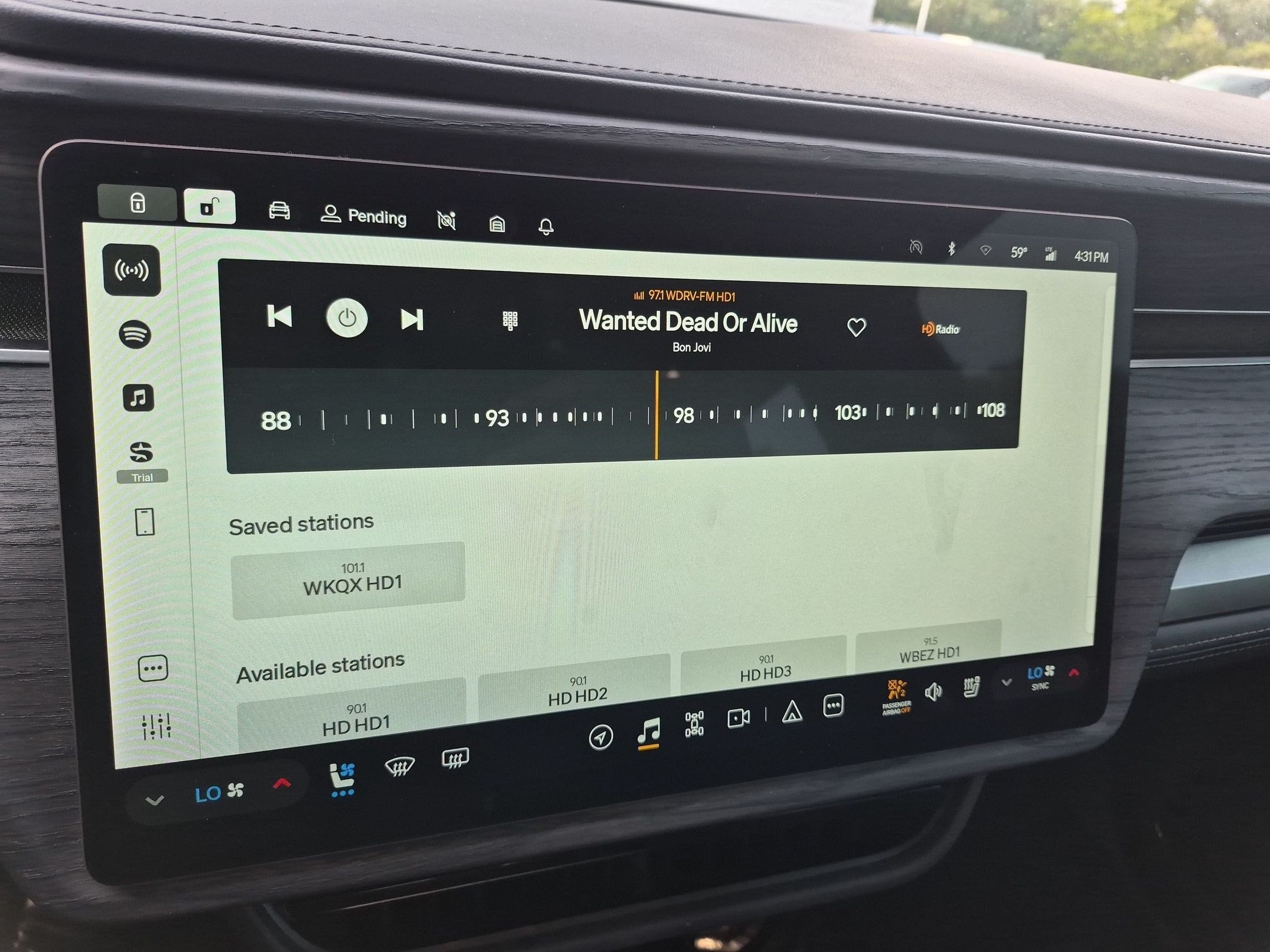 2023 RIVIAN R1T Adventure