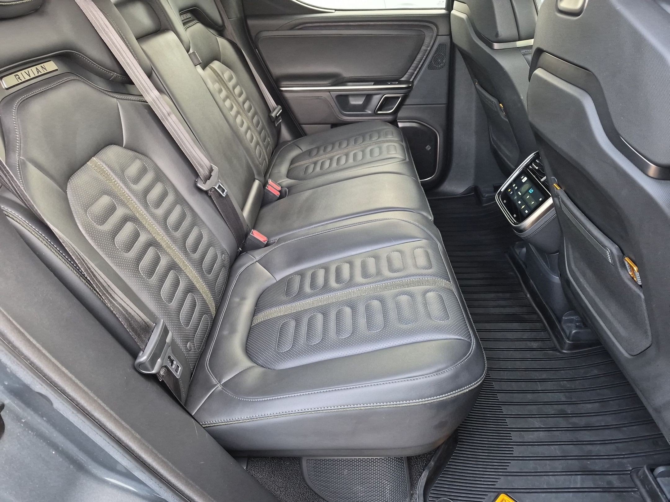 2023 RIVIAN R1T Adventure
