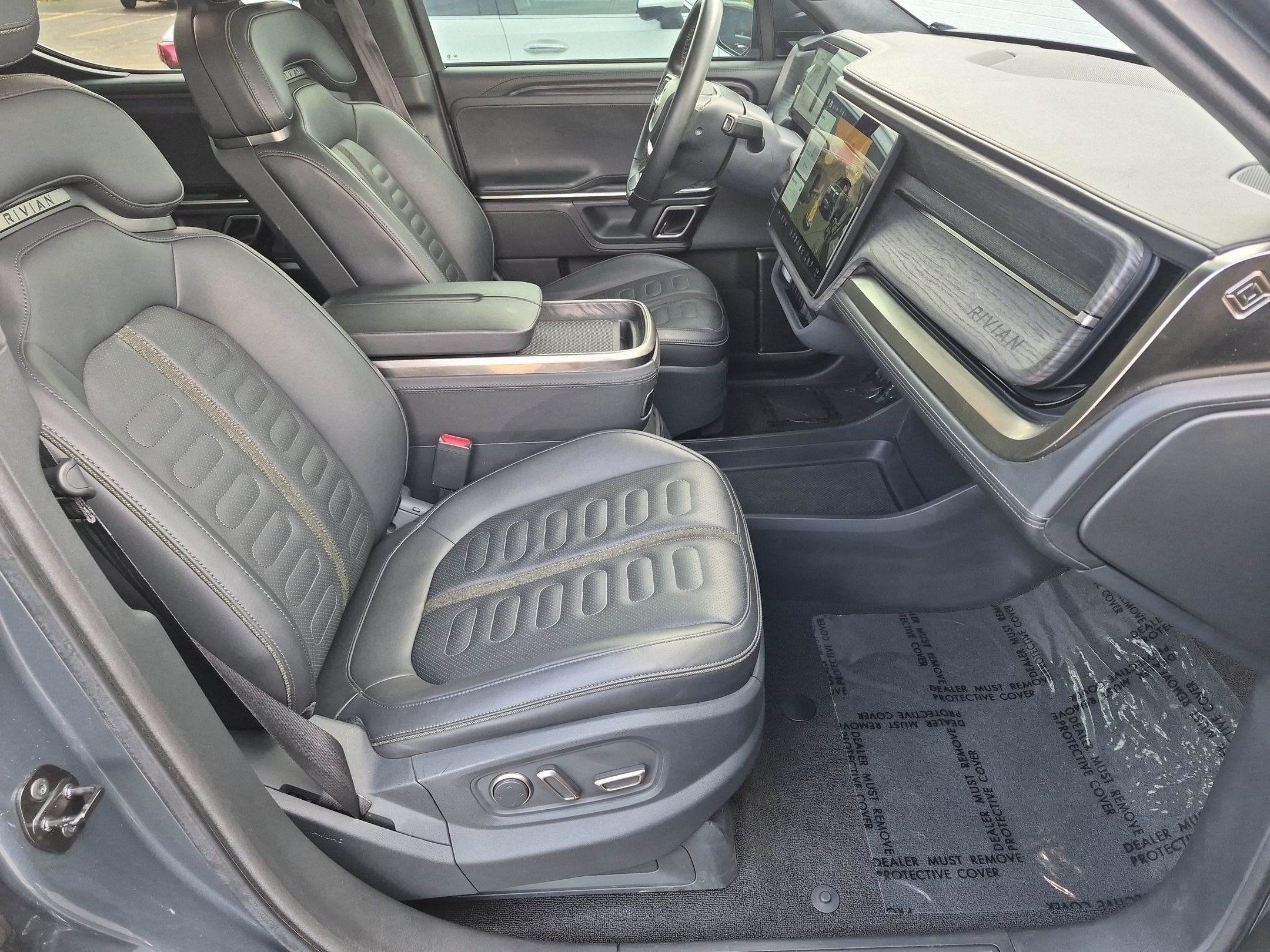 2023 RIVIAN R1T Adventure