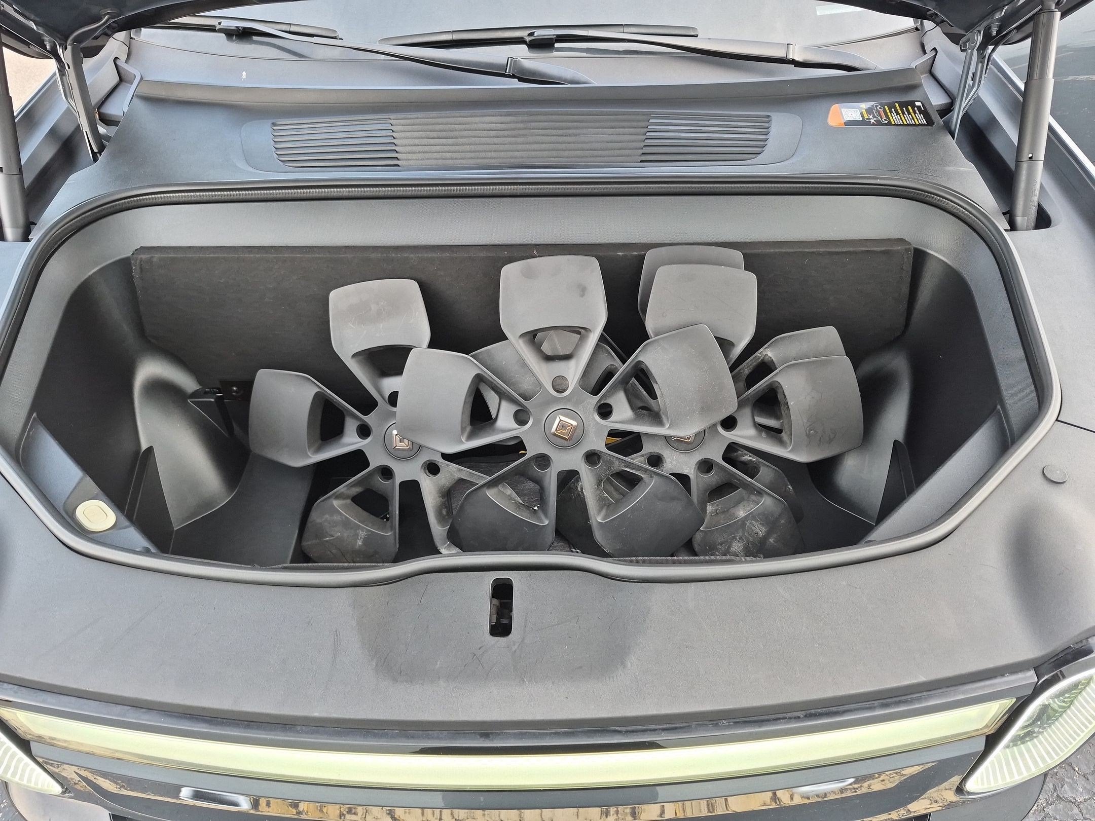 2023 RIVIAN R1T Adventure