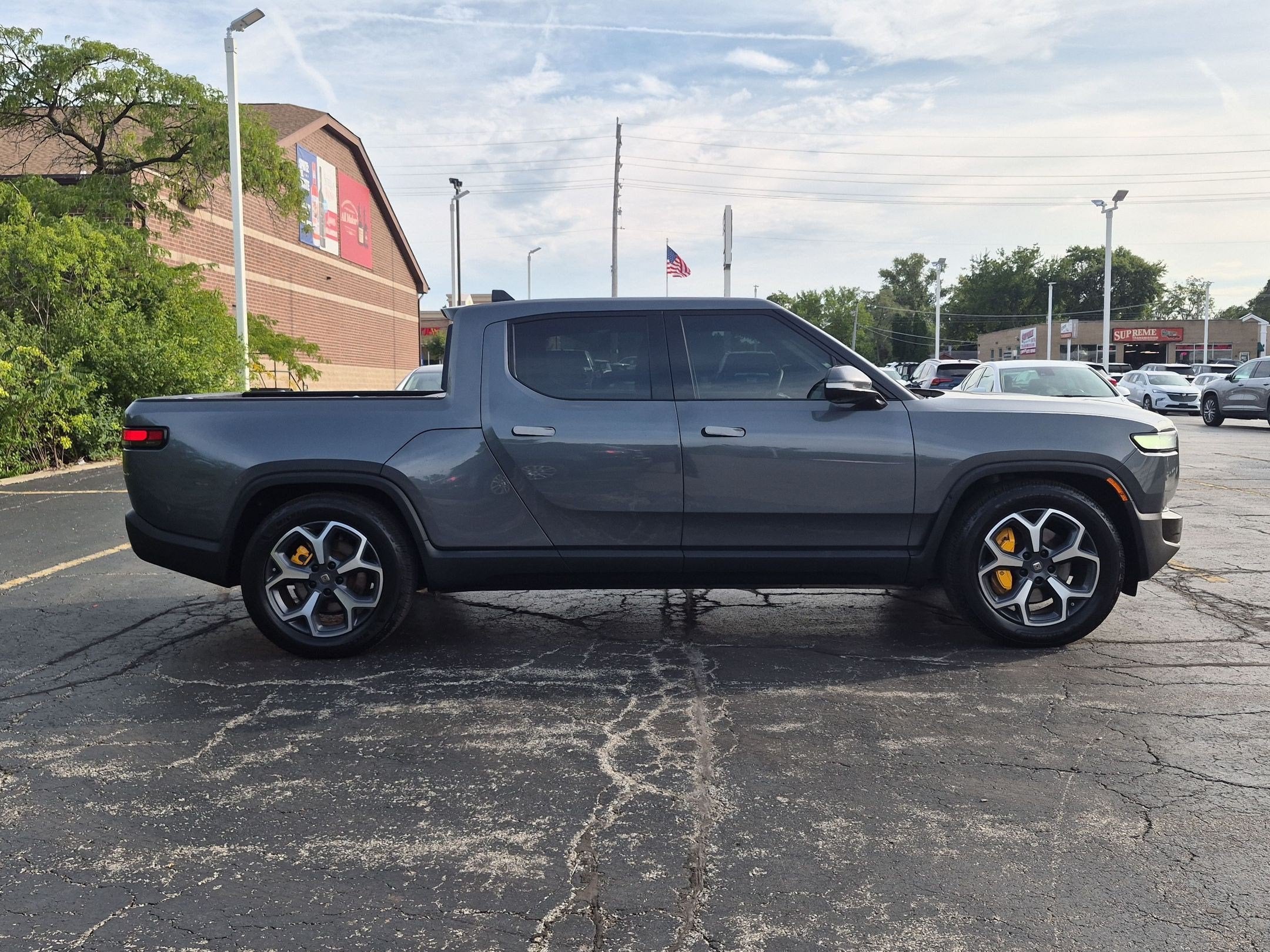 2023 RIVIAN R1T Adventure