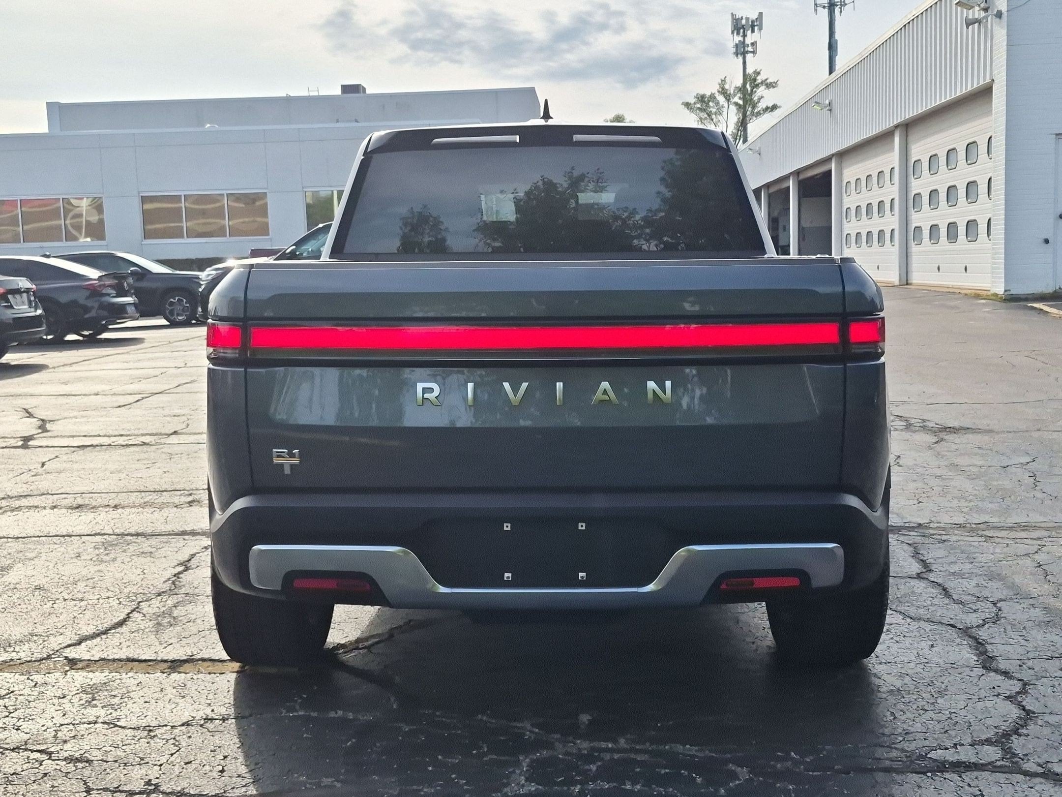 2023 RIVIAN R1T Adventure