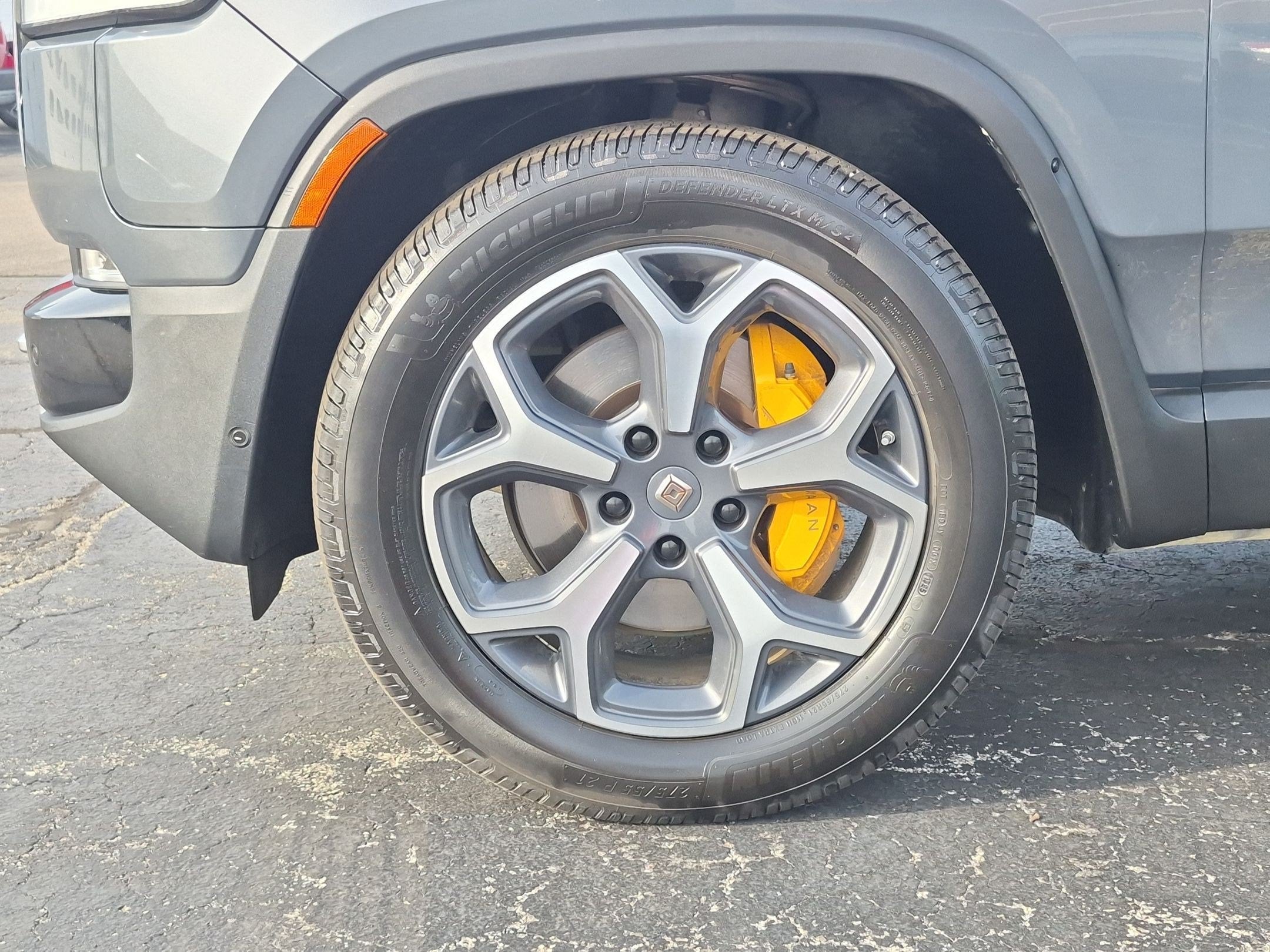 2023 RIVIAN R1T Adventure