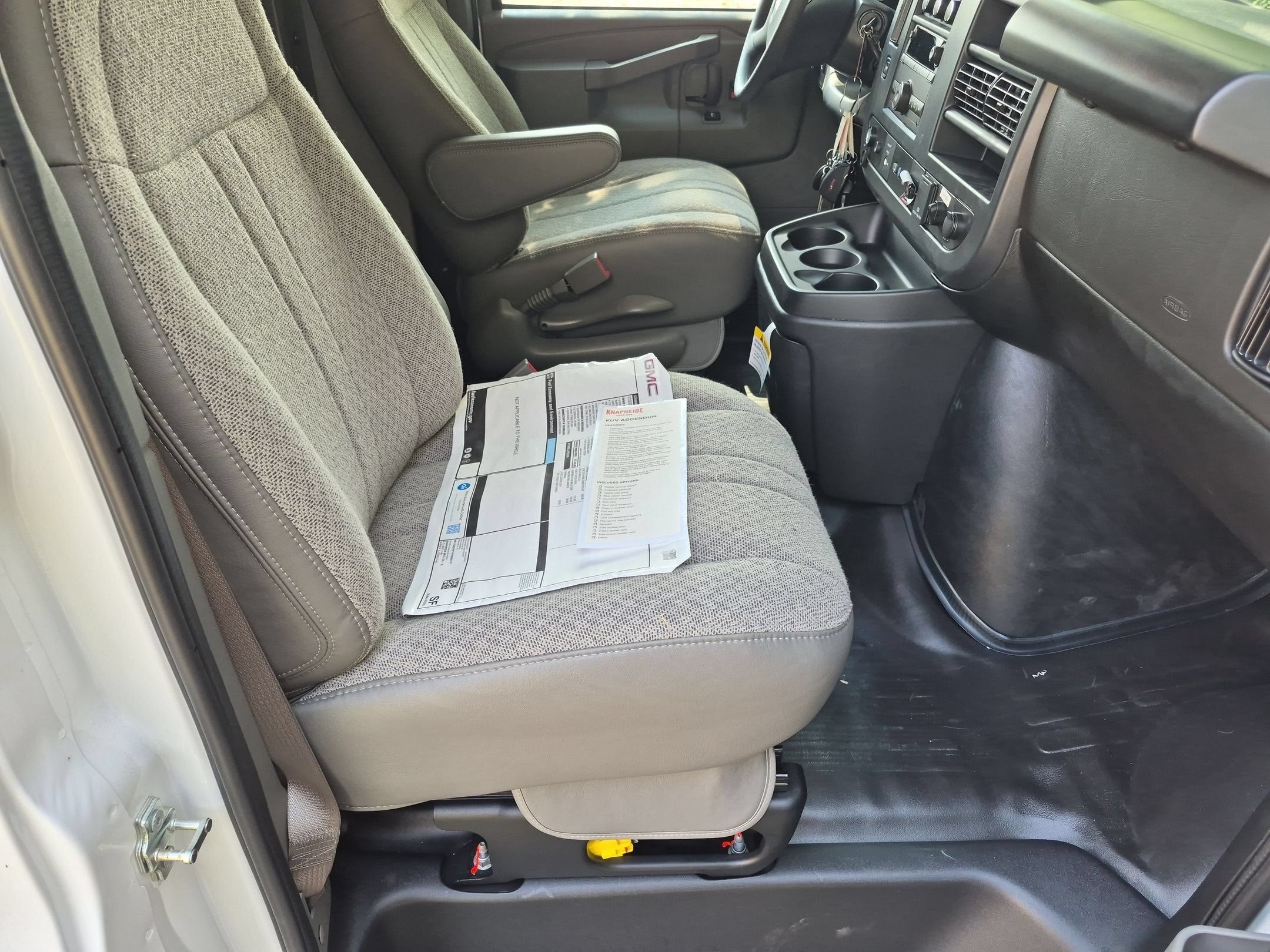 2026 GMC Savana Cutaway 3500 1WT