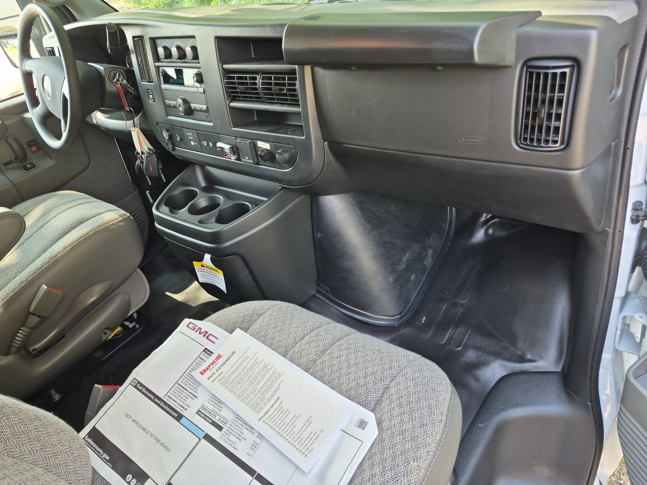 2026 GMC Savana Cutaway 3500 1WT