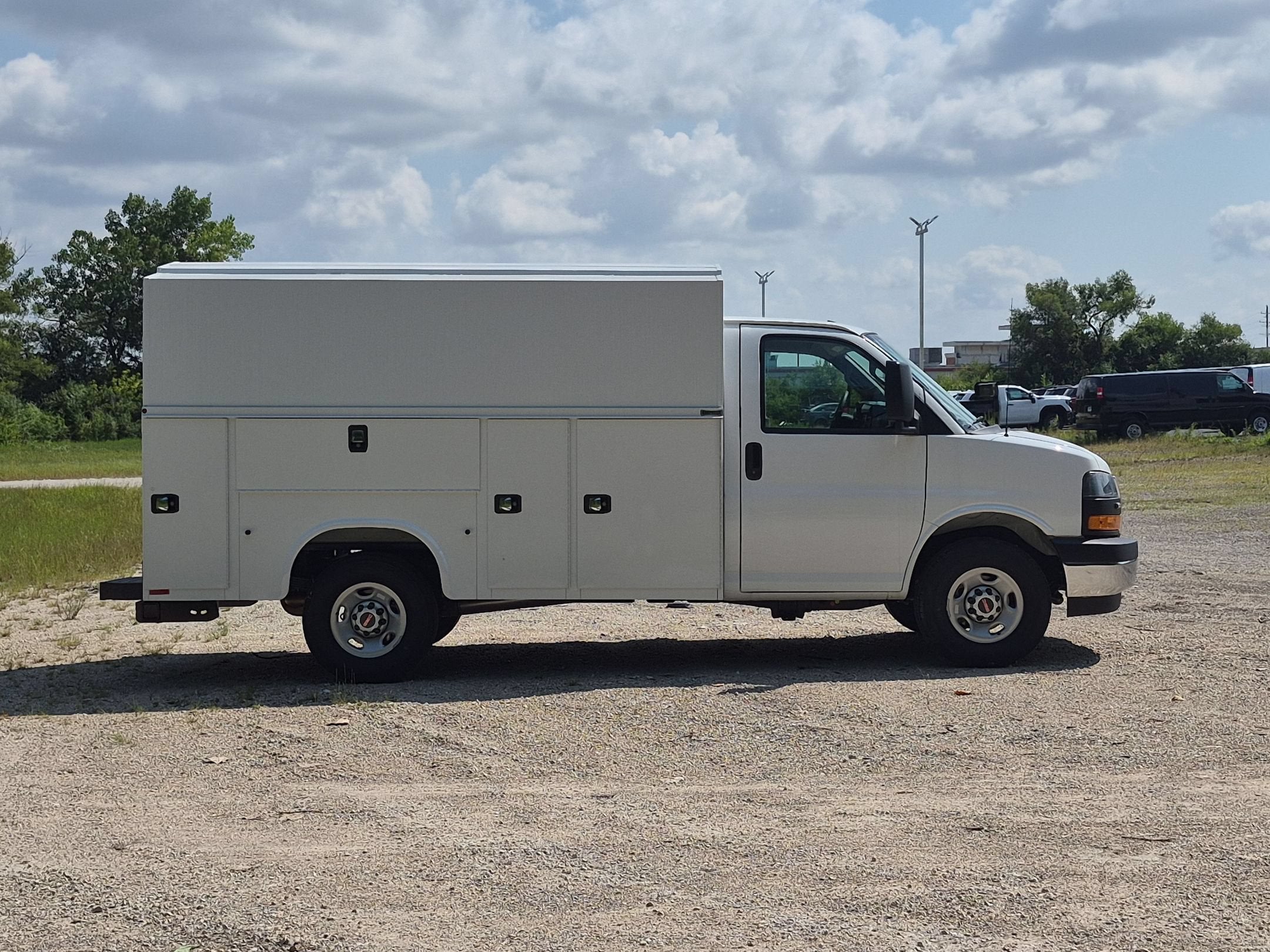 2026 GMC Savana Cutaway 3500 1WT