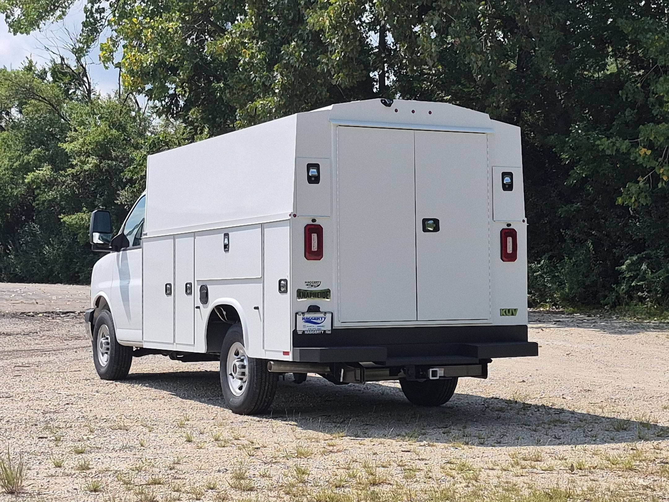 2026 GMC Savana Cutaway 3500 1WT