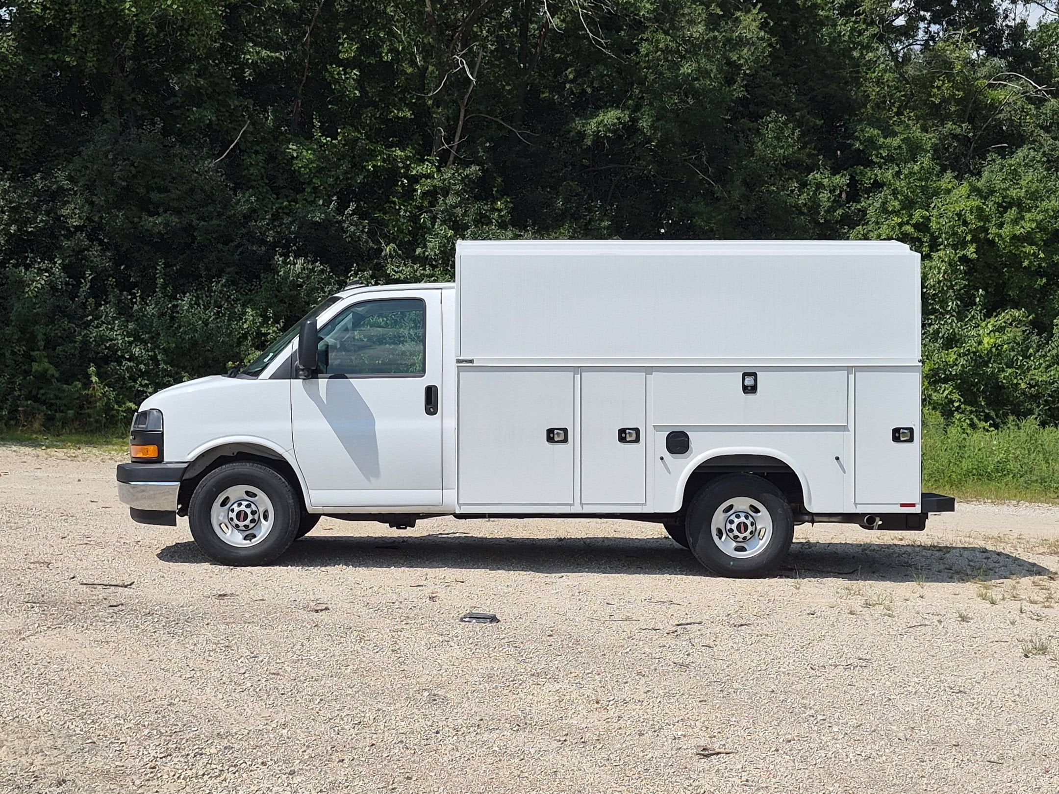 2026 GMC Savana Cutaway 3500 1WT