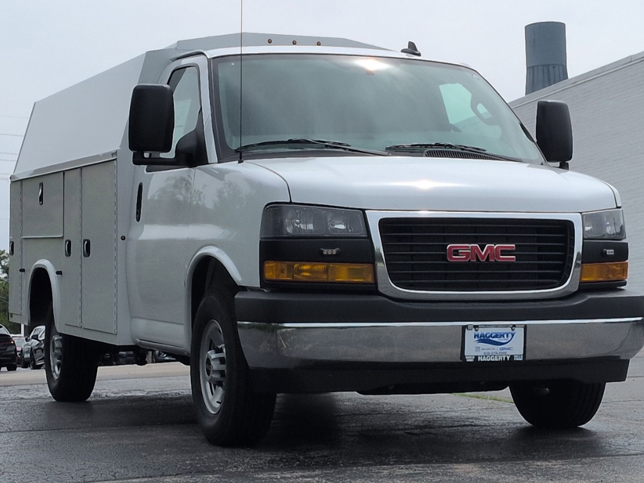 2026 GMC Savana Cutaway 3500 1WT