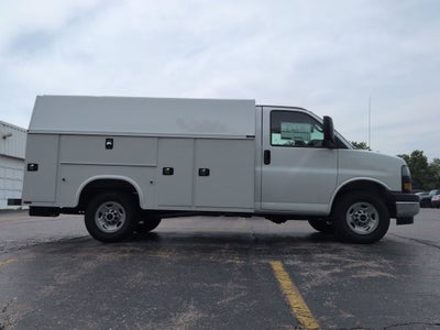 2026 GMC Savana Cutaway 3500 1WT