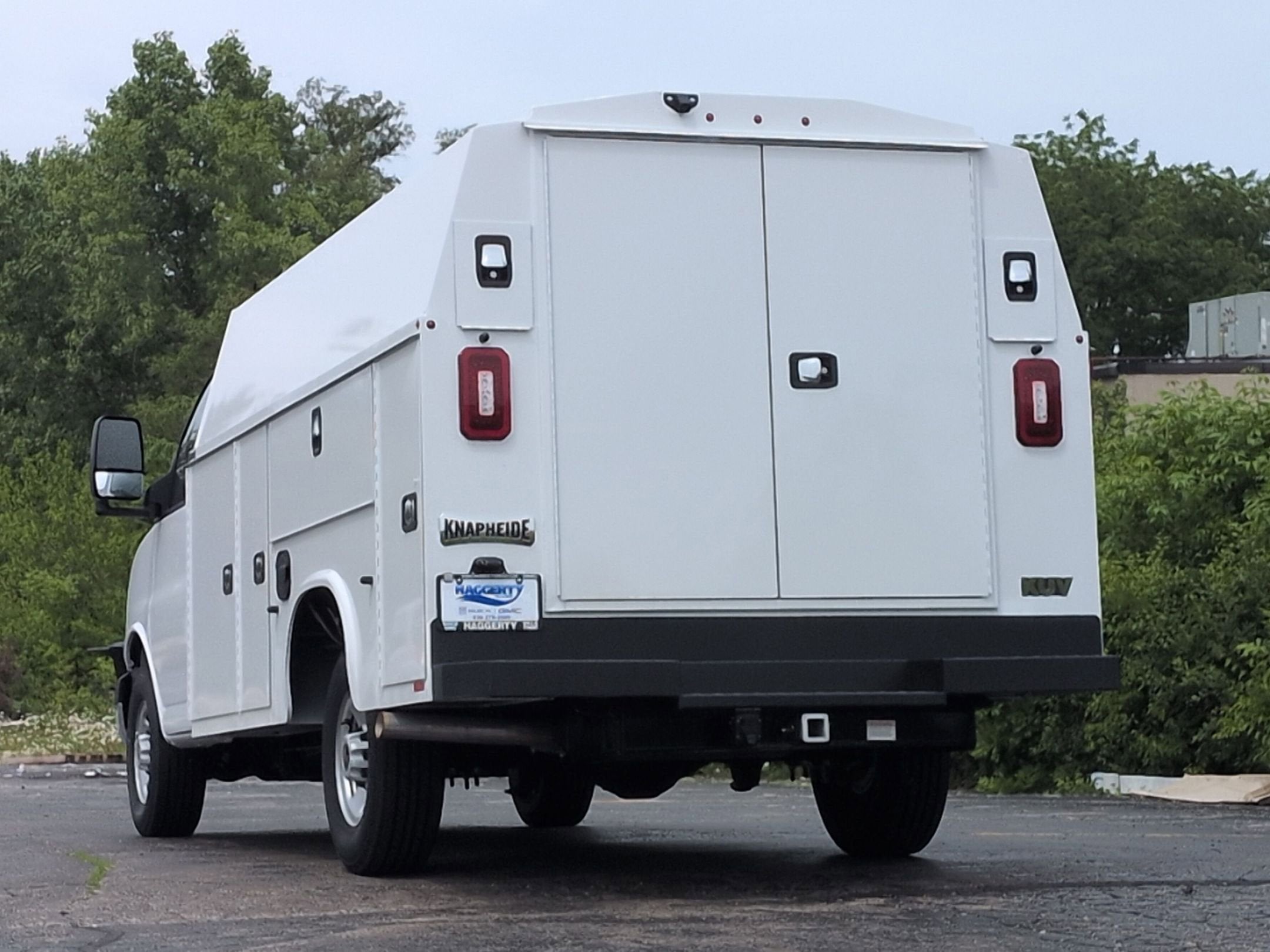 2026 GMC Savana Cutaway 3500 1WT