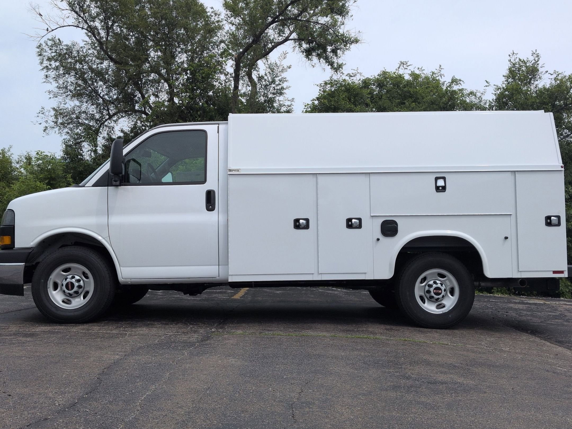 2026 GMC Savana Cutaway 3500 1WT
