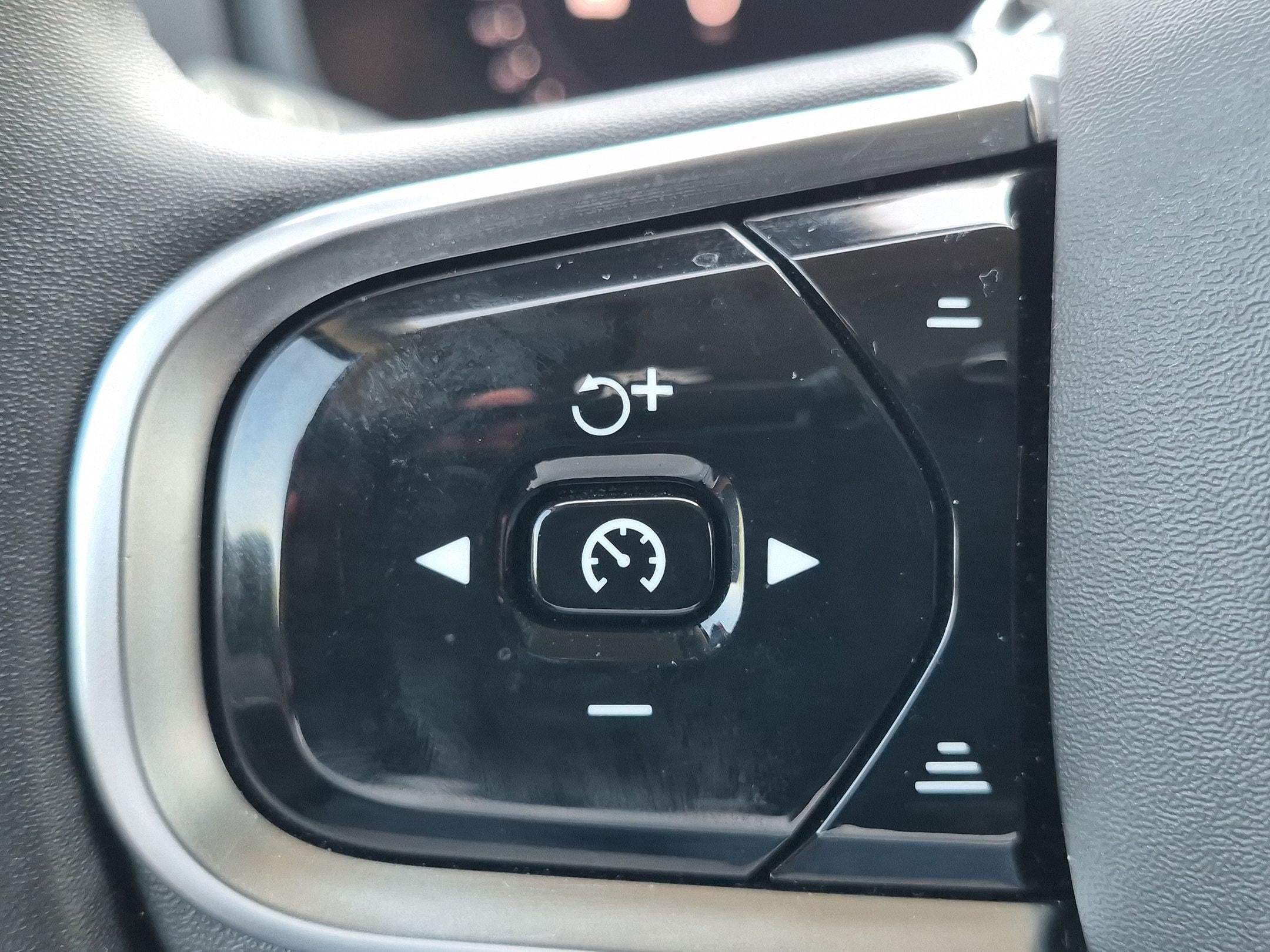 2024 Volvo XC90 B5 Core Bright Theme