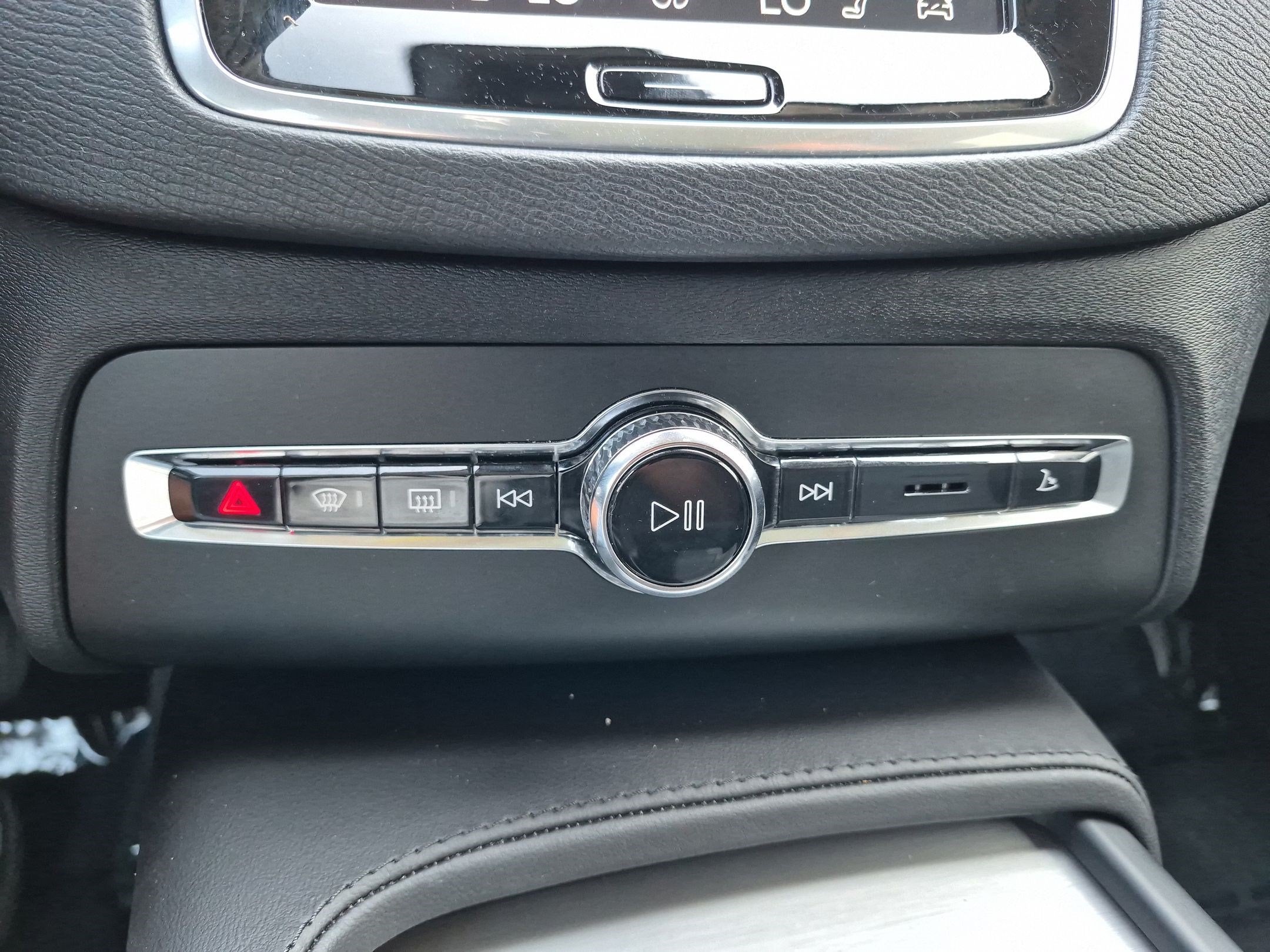 2024 Volvo XC90 B5 Core Bright Theme