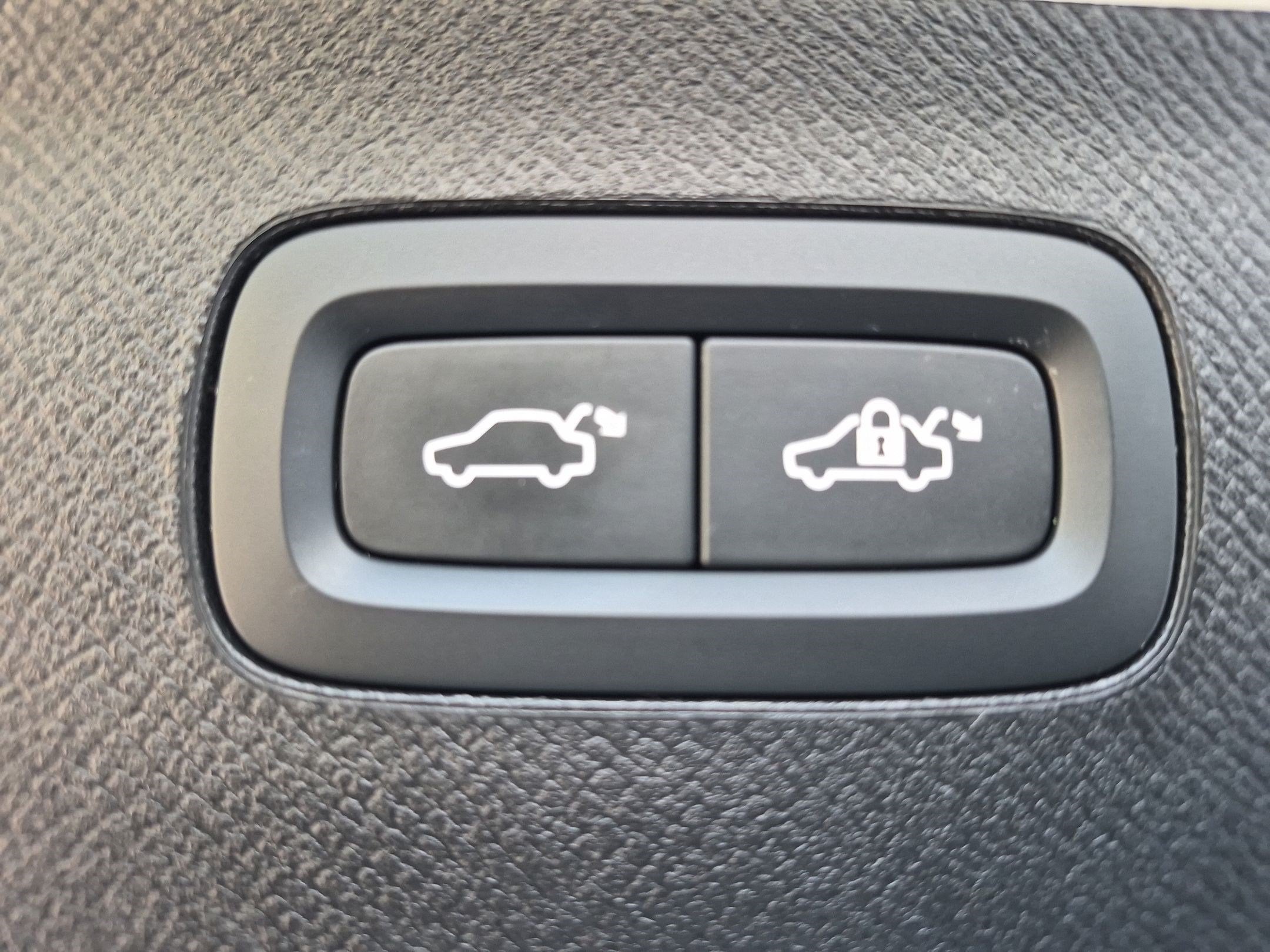 2024 Volvo XC90 B5 Core Bright Theme
